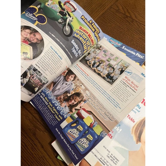 Lot of 5 Disney FAMILY FUN Magazines Kid Friendly Ideas - 2009 & 2010 Issues - Picture 9 of 9